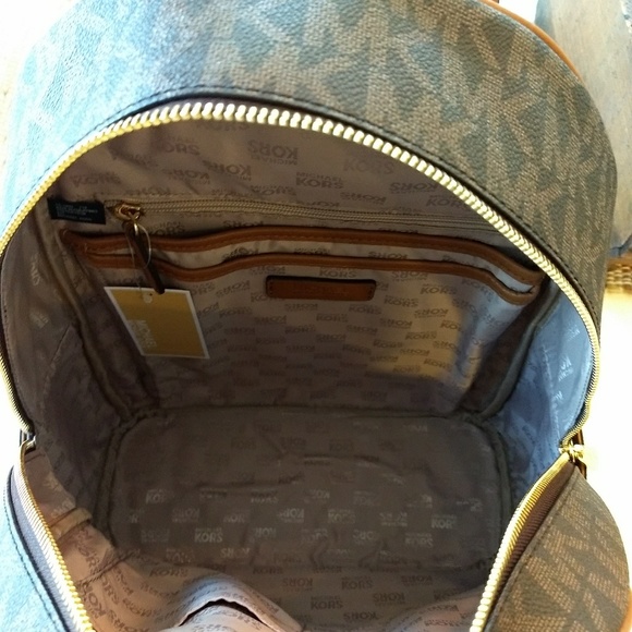 MK Large Abbey Backpack - Picture 6 of 8